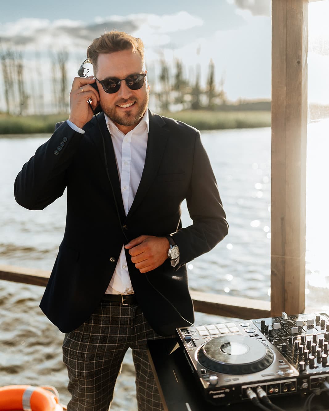 DJ