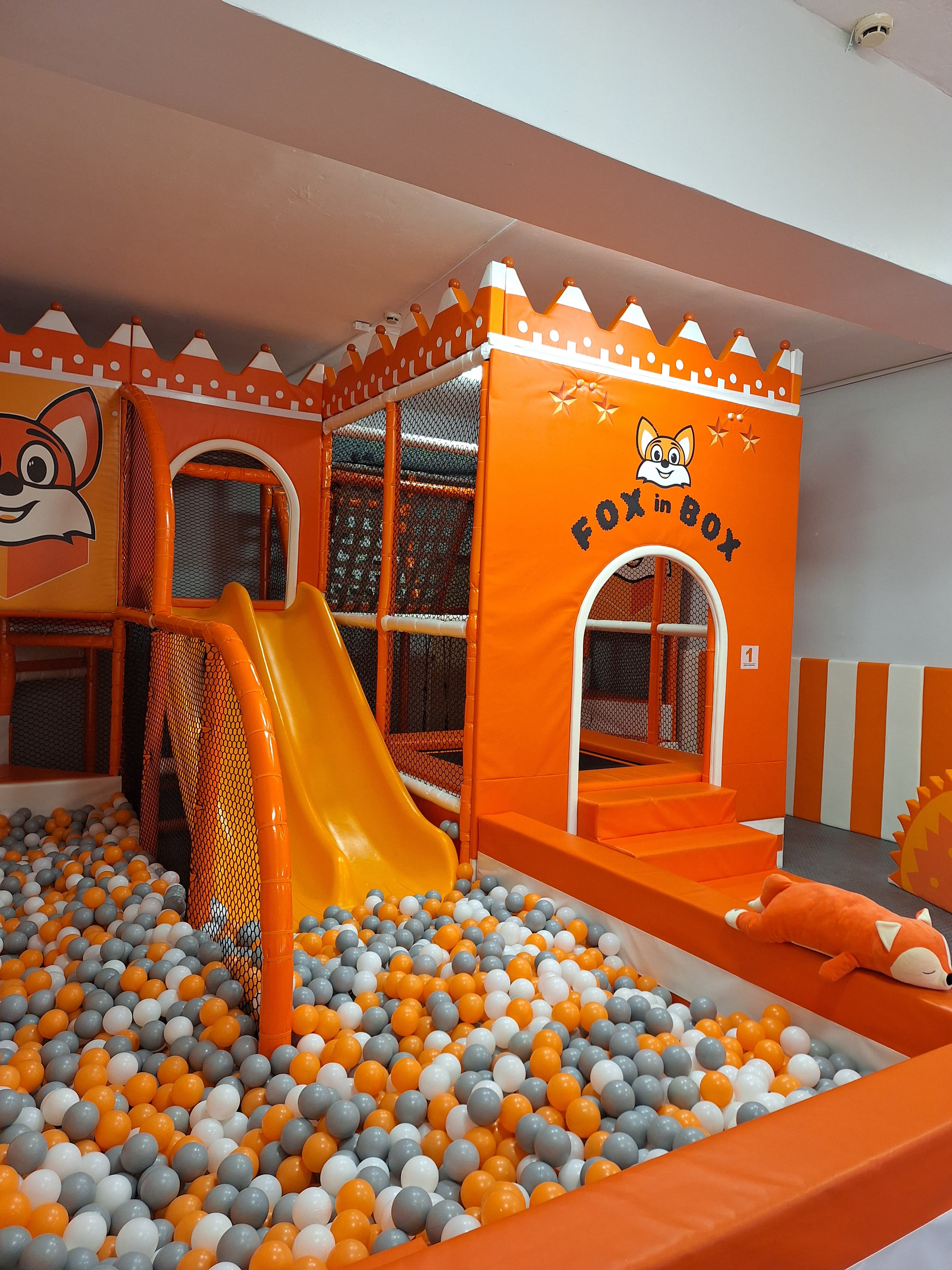 Bērnu ballīšu studija FOX in BOX